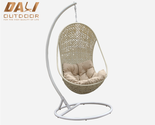 Cadeira de balanço suspensa de vime de vime para pátio interno e externo com suporte de metal
